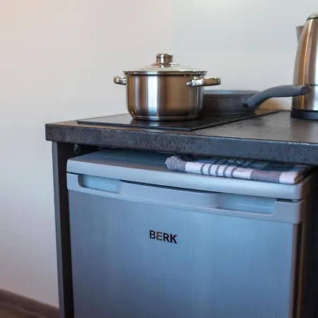 Enjoy Easy Living In Cozy Studio With Free Parking
