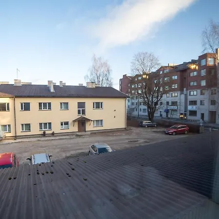 Enjoy Easy Living In Cozy Studio With Free Parking